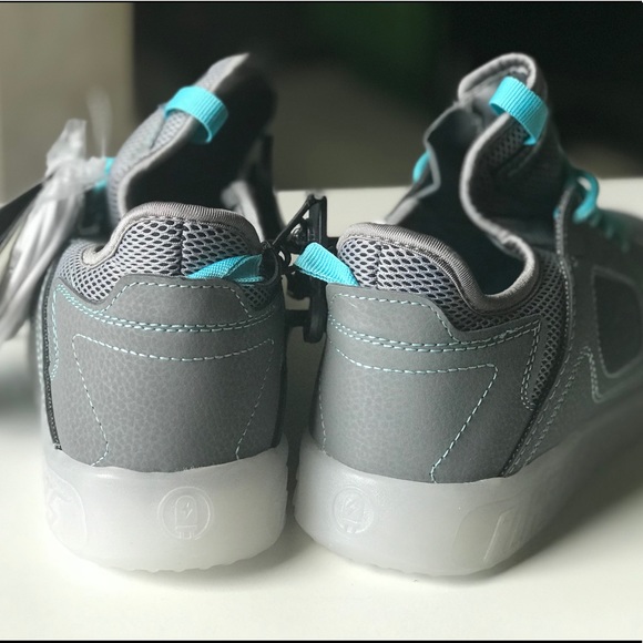 Flash Lights LED Rechargeable Girls Athletics Shoe - Picture 4 of 8